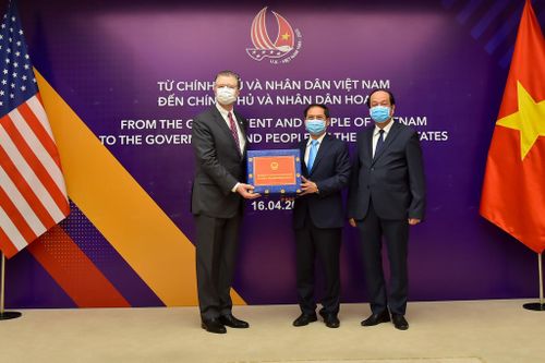 Việt Nam trao tặng khẩu trang, vật tư y tế cho Nhật Bản và Mỹ
