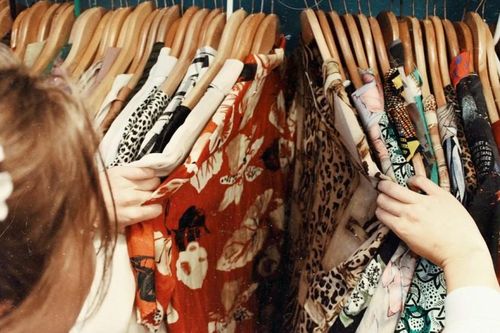 Vì sao chúng ta nhất định phải giặt sạch đồ mới mua về trước khi lôi ra mặc?