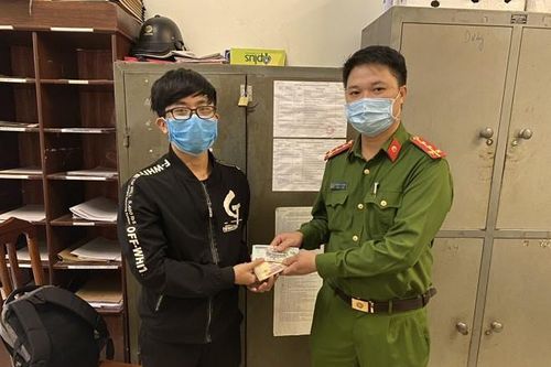 Nam thanh niên nhờ Công an tìm người đánh rơi 50 triệu đồng trên đường Láng