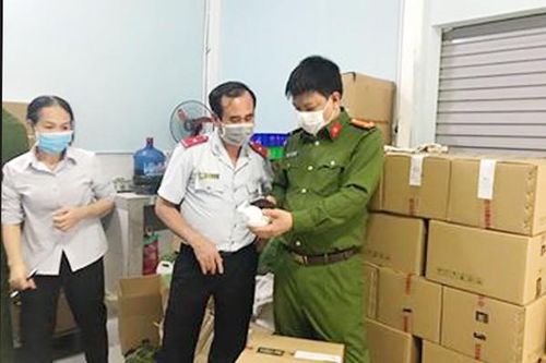 Thu giữ hơn 13.200 lọ nước sát khuẩn, gel rửa tay khô có dấu hiệu không đảm bảo chất lượng