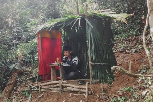 Dựng lán trên đỉnh đồi để học online