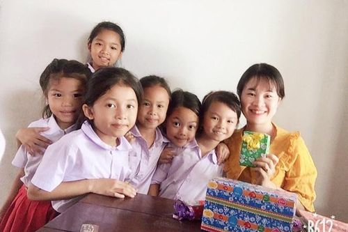 Cô giáo tình nguyện ở Lào và lá thư từ nơi cách ly