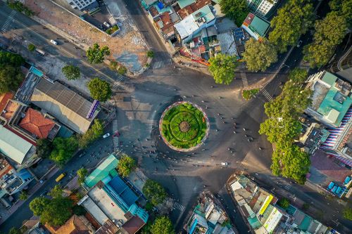 Các con đường ở TP.HCM đẹp lạ những ngày cách ly xã hội