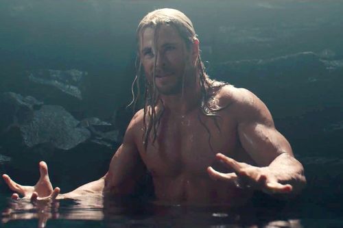 Vì sao màn khoe cơ bắp của Thor lại là cảnh phim tệ nhất ở Marvel?