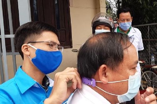 Xóa nỗi lo đau vành tai khi đeo khẩu trang bằng 'tai giả'