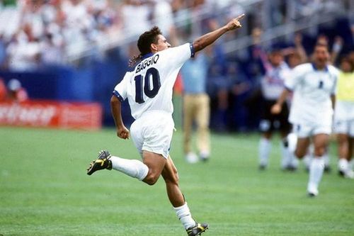 10 năm trước, Messi đã thay đổi huyền thoại Baggio như thế nào?