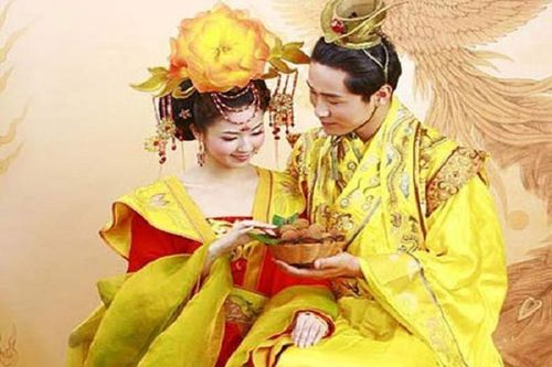 3 vị hoàng đế 'chung thủy' nhất mọi thời đại