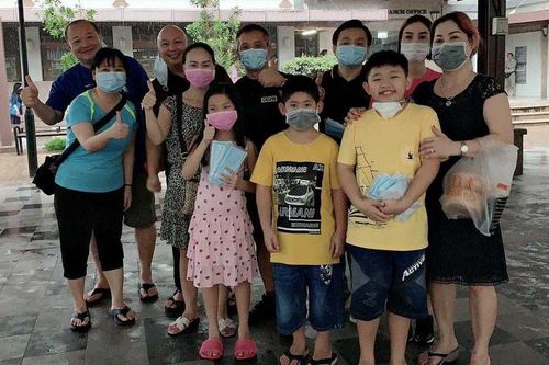 Lan tỏa phong trào tặng khẩu trang tại Nga và Singapore
