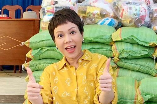 Việt Hương, Minh Hằng ủng hộ hàng tấn gạo cho người dân khó khăn