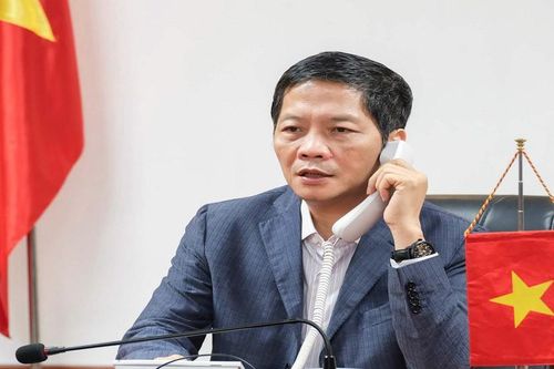 Khôi phục thời gian thông quan hàng hóa biên giới Việt -Trung sau cuộc điện đàm của Bộ trưởng Công Thương