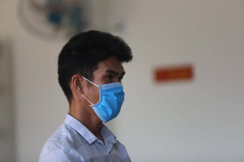 Kẻ đánh công an bằng cào lúa ở chốt kiểm dịch lãnh 9 tháng tù giam