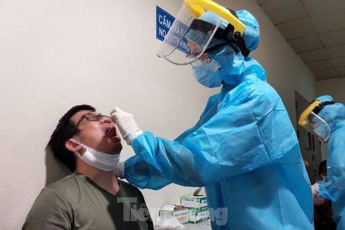 Khách khai báo y tế không đúng 'hành' nhân viên kiểm dịch ở sân bay Tân Sơn Nhất