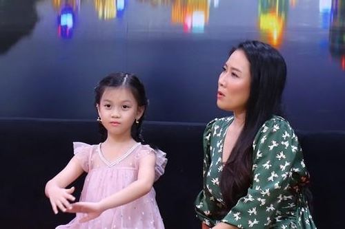 Giọng ca xứ Huế Vân Khánh bị tố chỉ mê phim, không quan tâm con cái