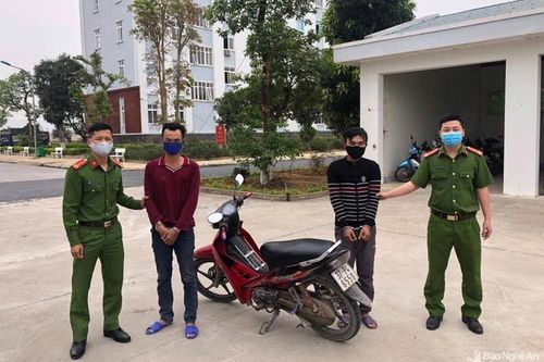 Bắt nhanh 2 con nghiện trộm xe máy để mua ma túy