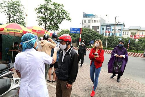 Hà Nội tăng cường giám sát tại các chốt kiểm dịch COVID-19 ra vào nội đô