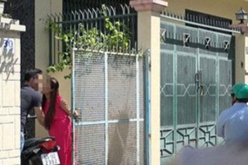 Chạy xe 100km để tặng quà bạn gái, chàng trai uất nghẹn khi nhìn thấy cảnh tượng trước cửa nhà