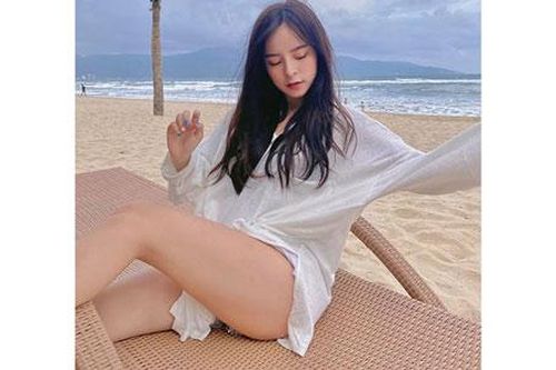 19 tuổi, hotgirl 'hát nhép' đã sở hữu thân hình với ba vòng trên cả hoàn hảo