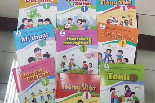 Không độc quyền xuất bản SGK, kiểm soát bằng hình thức định giá tối đa