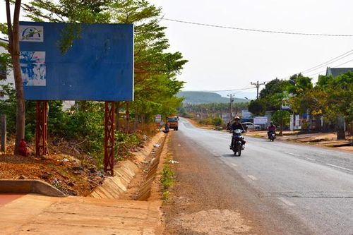 Biển báo 'đánh đố' người dân