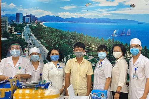 Tặng 2.000 khẩu trang cho Bệnh viện đa khoa tỉnh Khánh Hòa