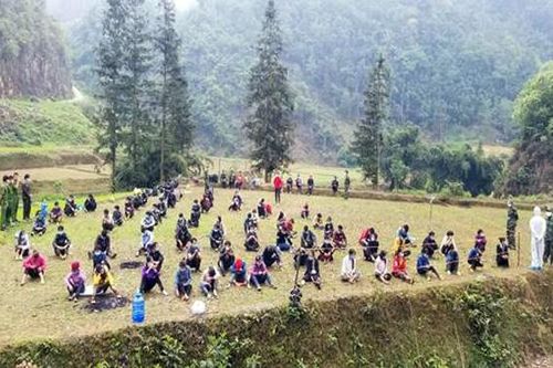 Thêm 148 người đi làm thuê bên Trung Quốc trở về huyện Mường Khương
