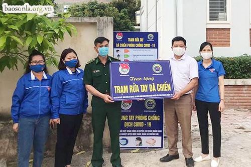 Huyện Đoàn Mộc Châu: Bàn giao Trạm rửa tay dã chiến phòng, chống COVID-19