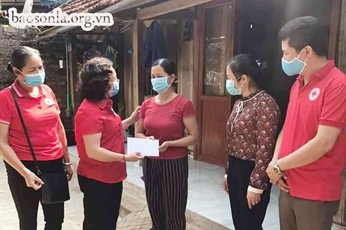 Hội Chữ thập đỏ huyện Mộc Châu: Tiếp nhận quà ủng hộ người dân bị thiệt hại bởi mưa lốc