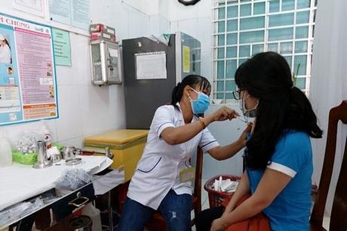 Hà Nội tiếp tục tạm hoãn tiêm chủng đến ngày 22-4