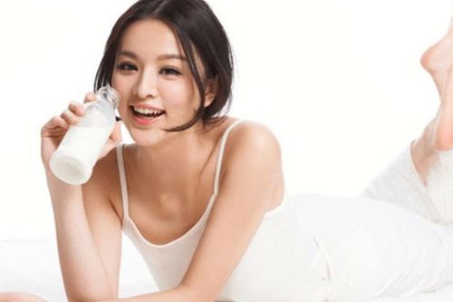Để phát huy tối đa sức mạnh của cơ thể, có nên uống sữa tươi thay nước?