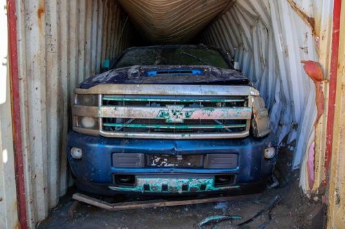 Trục vớt Chevrolet Silverado chìm 2 năm dưới đáy biển