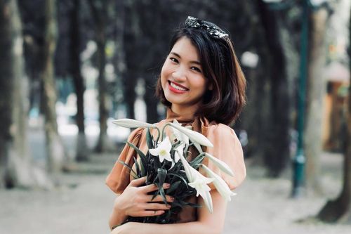 Hoa loa kèn thơm phố tháng tư xanh