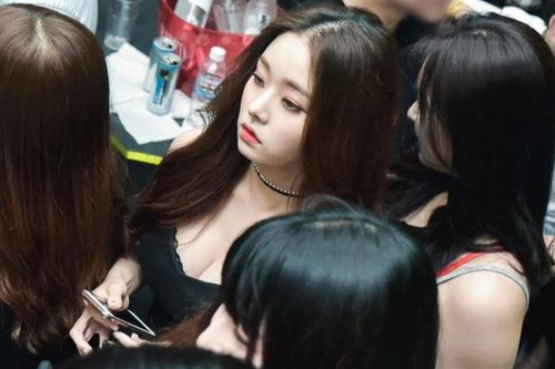 Nữ sinh trung học cầm đầu 'phòng chat thứ N' bị bắt giữ