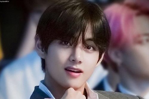 V là 'trùm' truyền thông mới của BTS, vượt em út Jungkook