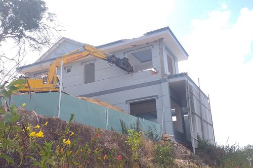 Tháo dỡ biệt thự không phép trên núi Lớn Vũng Tàu
