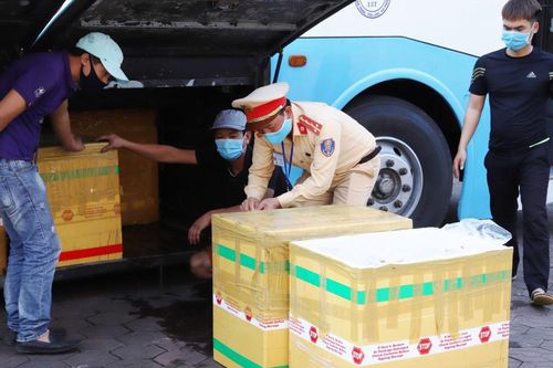 Liên tiếp phát hiện xe khách vận chuyển động vật không rõ nguồn gốc