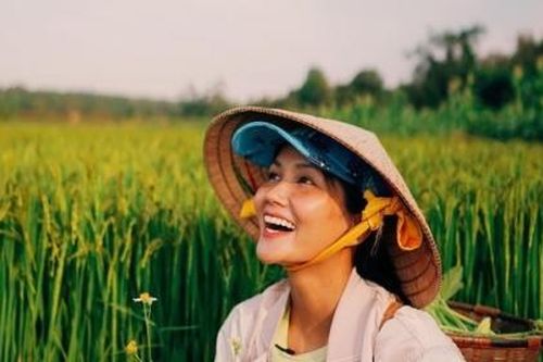 H'Hen Niê bên người yêu tại Đắk Lắk