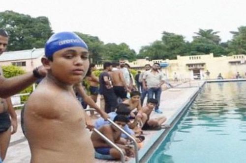 Kỳ diệu người không có tay vẫn rèn luyện trở thành kiện tướng bơi lội
