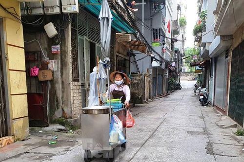 Lao động tự do mắc kẹt, khốn đốn ở Thủ đô trong dịch COVID-19