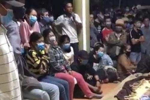 Mang thi thể đến trụ sở xã yêu cầu làm rõ nguyên nhân tử vong