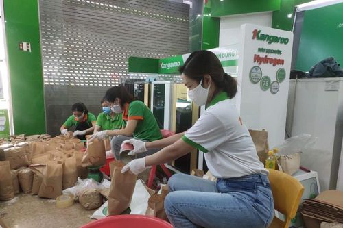 Phát miễn phí 30 tấn gạo và 30.000 quả trứng hỗ trợ người dân khó khăn do dịch COVID-19