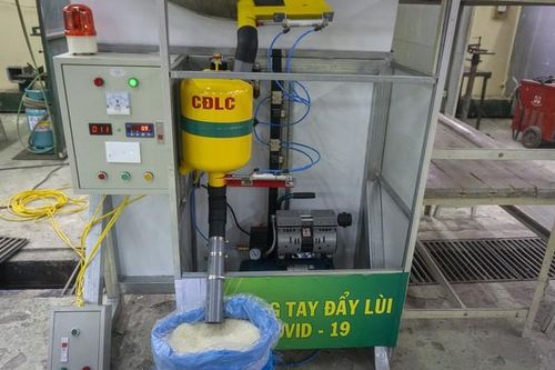 Đưa 'ATM gạo' giúp bà con vùng cao chống COVID-19