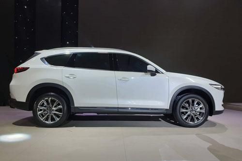 Mazda CX-8 giảm giá sốc, 'quyết đấu' với Hyundai Santa Fe, Toyota Fortuner