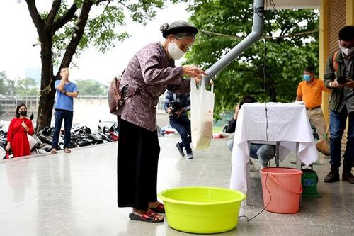 Covid-19: Tình người trong lúc khó khăn