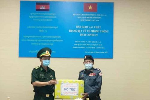 Hỗ trợ vật chất, trang bị y tế cho lực lượng bảo vệ biên giới Campuchia