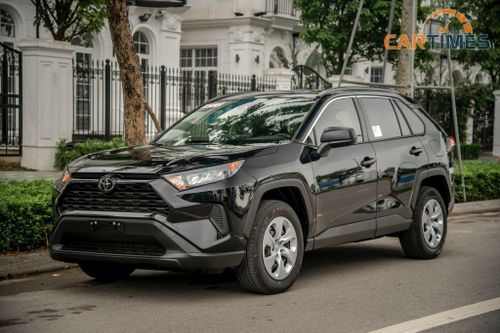 Cận cảnh Toyota RAV4 2020 phiên bản LE, giá xấp xỉ Mercedes-Benz GLC 300 nhưng trang bị gây 'choáng'