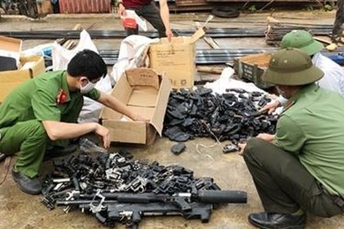 Tiêu hủy gần 9.000 khẩu súng và vũ khí, công cụ hỗ trợ