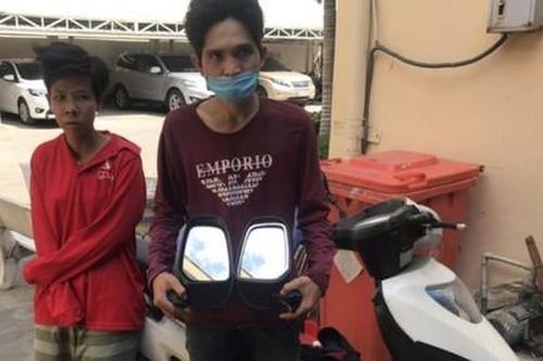 Hai con nghiện chuyên bẻ trộm kính ô tô lấy tiền mua ma túy ở Sài Gòn