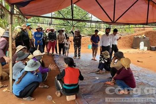 Trượt chân ngã xuống hồ, hai anh em chết đuối thương tâm
