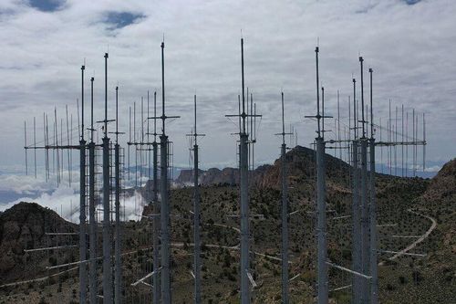 Iran ra mắt 2 hệ thống radar phòng không được chế tạo trong nước