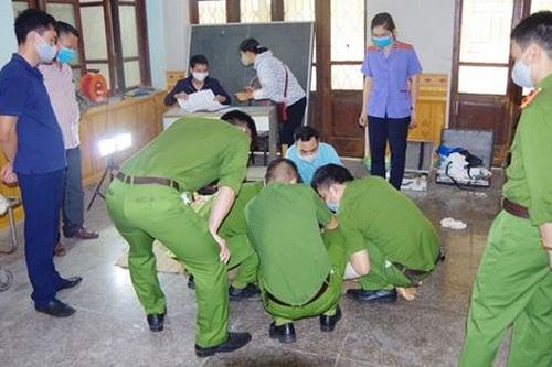 Bắt người con trai sát hại người tình của bố